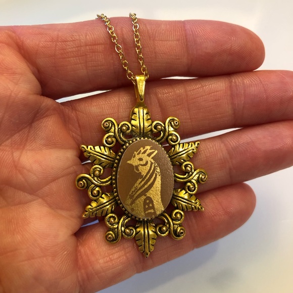 Vintage Pyrex Early American rooster handmade upcycled pendant & necklace charm - Picture 2 of 6